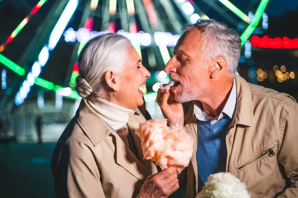 Bella Coppia Anziana Incontri All Aperto Coppia Matura Divertirsi Parco — Foto Stock