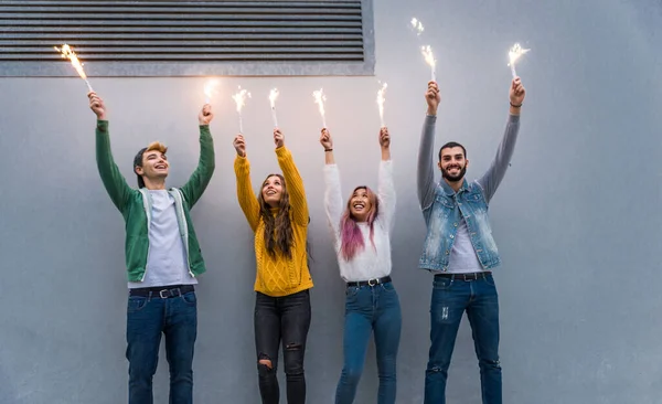 Jovens Felizes Que Encontram Livre Grupo Adolescentes Alegres Divertindo Conceitos — Fotografia de Stock