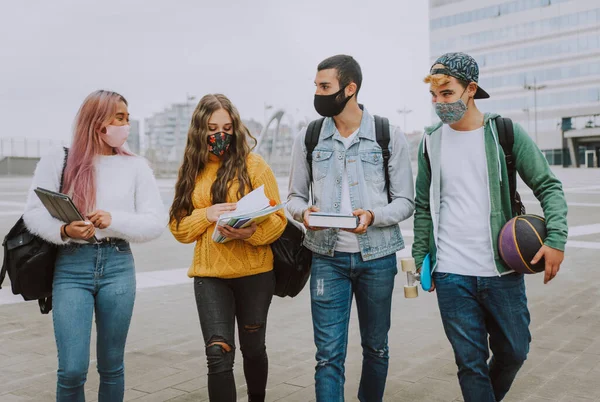 Happy Young People Meeting Outdoors Wearing Face Masks Covid Pandemic — Stock Photo, Image