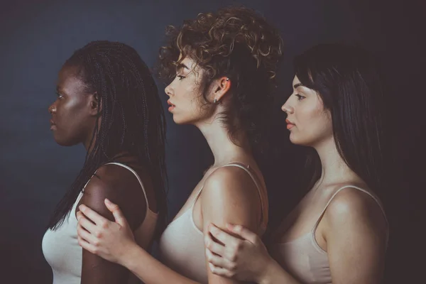 Three Girls Different Ethnicities Posing Studio Body Positivity Photo Session — Stock Photo, Image