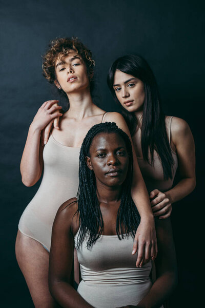 Three Girls Different Ethnicities Posing Studio Body Positivity Photo Session — Stock Photo, Image