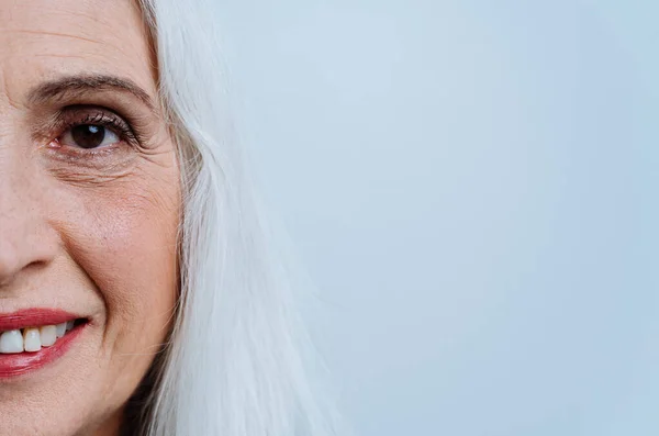 Mooie Oudere Vrouw Die Poseert Een Fotoshooting Concept Levensstijl Anciënniteit — Stockfoto