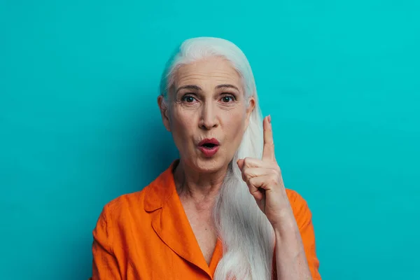 Mooie Oudere Vrouw Die Poseert Een Fotoshooting Concept Levensstijl Anciënniteit — Stockfoto