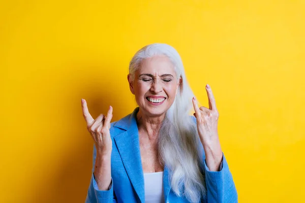 Wanita Senior Cantik Berpose Photoshooting Konsep Tentang Gaya Hidup Dan — Stok Foto