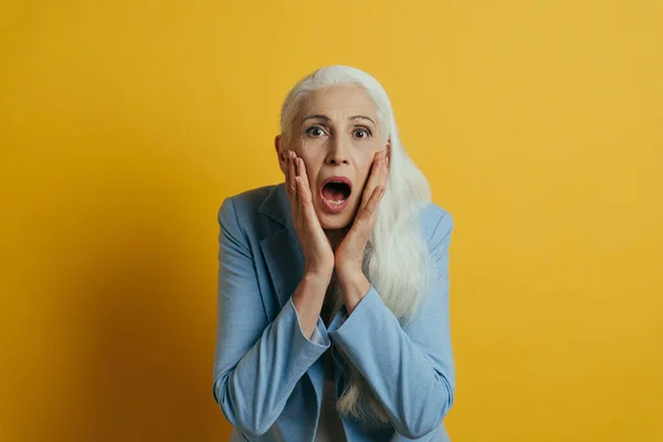 Mooie Oudere Vrouw Die Poseert Een Fotoshooting Concept Levensstijl Anciënniteit — Stockfoto