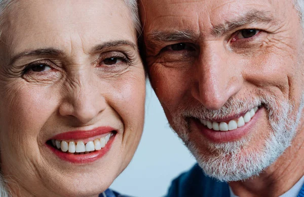 Casal Sénior Feliz Posando Num Estúdio Para Fotografar Conceito Sobre — Fotografia de Stock