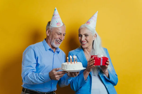 Vackra Äldre Par Poserar Fotoshooting Begreppet Livsstil Och Senioritet — Stockfoto