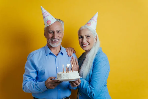 Schönes Senioren Paar Posiert Beim Fotoshooting Konzept Lebensstil Und Dienstalter — Stockfoto