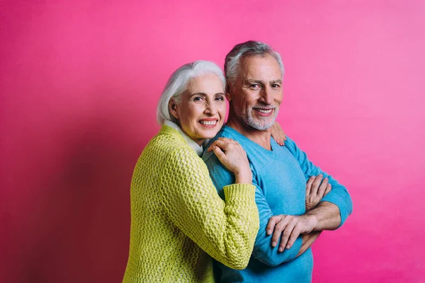 Casal Sénior Feliz Posando Num Estúdio Para Fotografar Conceito Sobre — Fotografia de Stock