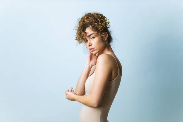 Mooie Vrouw Poseren Ondergoed Mooi Meisje Portret Concepten Multiculturele Mensen — Stockfoto