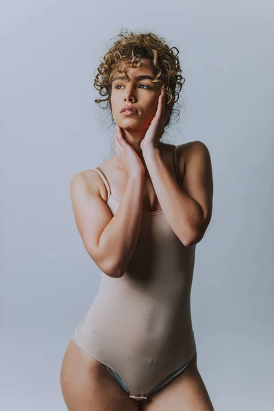 Gyönyörű Pózol Fehérneműben Csinos Lány Portré Fogalmak Multikulturális Emberek Befogadó — Stock Fotó