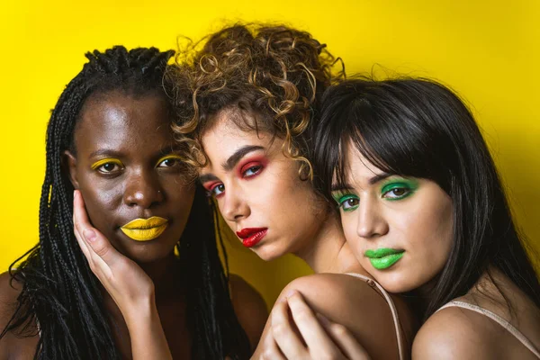 Grupo Multicultural Mulheres Bonitas Posando Roupa Interior Meninas Bonitas Retrato — Fotografia de Stock