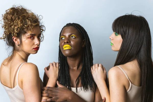Multiculturele Groep Van Mooie Vrouwen Poseren Ondergoed Mooie Meisjes Portret — Stockfoto
