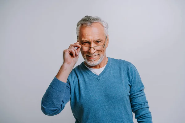 Bonito Retrato Homem Sênior Estúdio Filmado Segundo Plano Pessoa Idosa — Fotografia de Stock