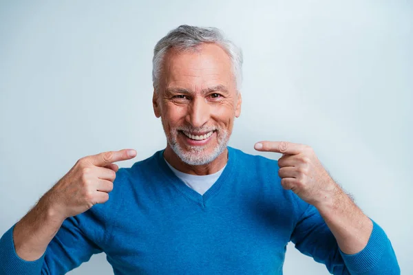 Handsome Senior Man Portrait Studio Shot Background Ältere Person Halb — Stockfoto