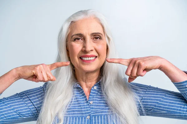 Gambar Wanita Senior Yang Cantik Gambar Studio Latar Belakang Orang — Stok Foto