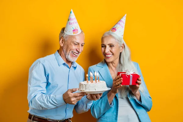 Vackra Äldre Par Älskare Äldre Människor Porträtt Vit Bakgrund — Stockfoto