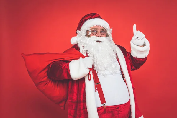 Divertente Pazzo Babbo Natale Divertirsi Uno Sfondo Rosso — Foto Stock