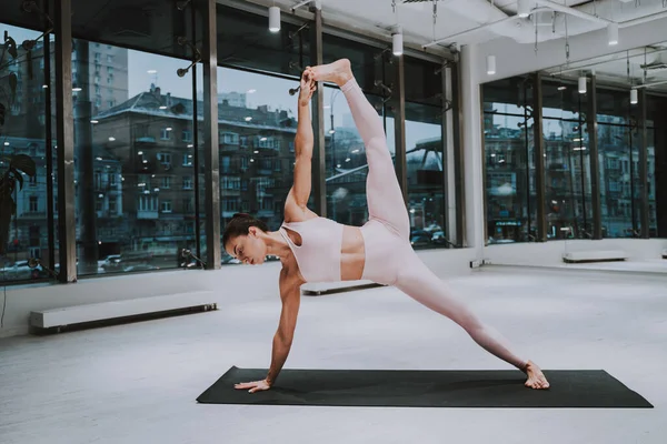 Mooie Meisjestraining Sportschool Russische Klassieke Danser Doen Stretching Yoga Poses — Stockfoto