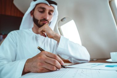 Birleşik Arap Emirlikleri 'nden bir işadamı özel jetiyle Dubai' ye uçuyor.