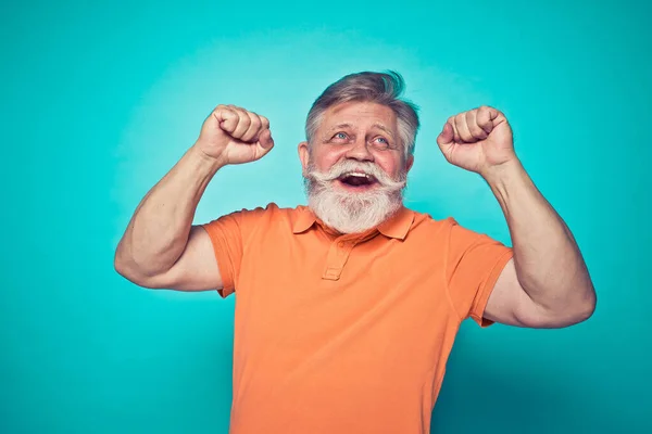 Grappige Senior Man Poserend Een Fotoshooting Gelukkige Hipster Die Grappige — Stockfoto