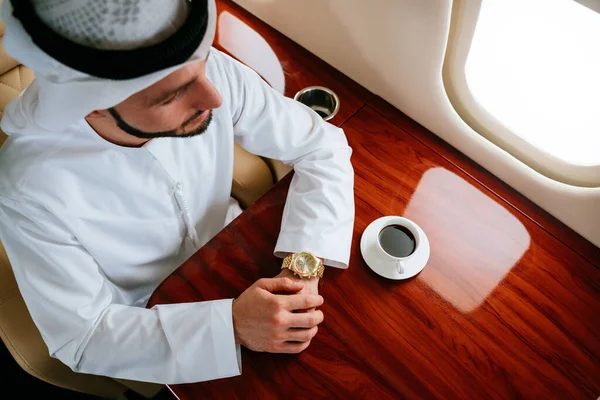 Zakenman Uit Verenigde Arabische Emiraten Vliegt Met Zijn Privéjet Naar — Stockfoto