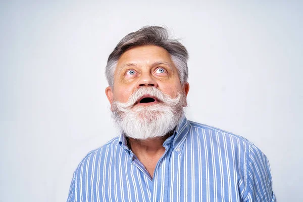 Eccentric Senior Man Funny Expression Portrait Background Active Youthful Old — Stock Photo, Image