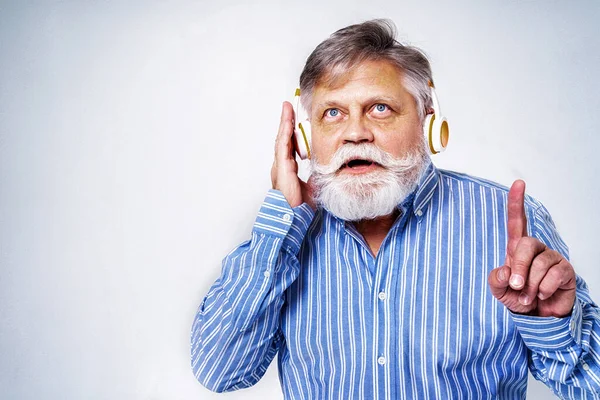 Eccentric Senior Man Funny Expression Portrait Background Active Youthful Old — Stock Photo, Image