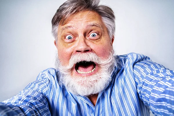 Eccentric Senior Man Funny Expression Portrait Background Active Youthful Old — Stock Photo, Image