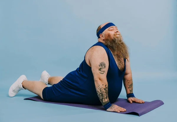 Hombre Gordo Divertido Haciendo Algunos Ejercicios Deportivos Hombre Con Sobrepeso — Foto de Stock