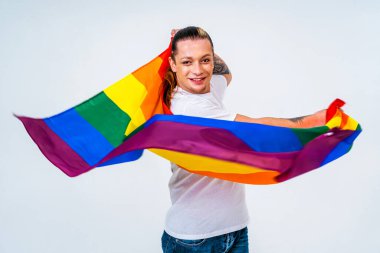 Igbtq toplum hakları için transseksüel mücadele - transseksüel erkek portresi, eşcinsellere, lezbiyenlere, transseksüellere ve homofobiye karşı kavramsal destek