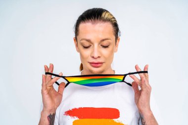 Igbtq toplum hakları için transseksüel mücadele - transseksüel erkek portresi, eşcinsellere, lezbiyenlere, transseksüellere ve homofobiye karşı kavramsal destek