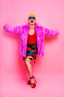 Igbtq toplum hakları için transseksüel mücadele - transseksüel erkek portresi, eşcinsellere, lezbiyenlere, transseksüellere ve homofobiye karşı kavramsal destek