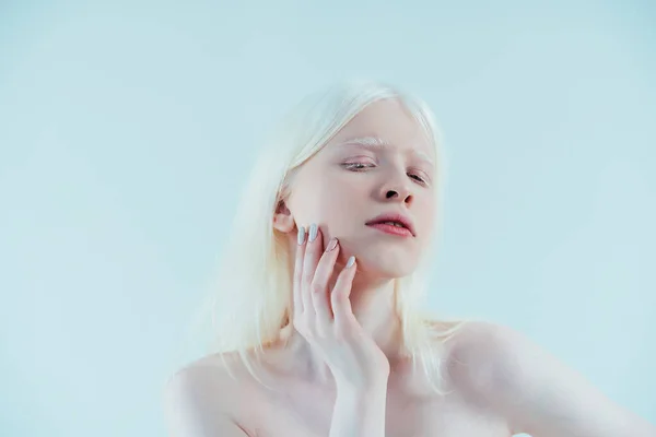 Schoonheidsbeeld Van Een Albino Meisje Poseren Studio Dragen Lingerie Concept — Stockfoto
