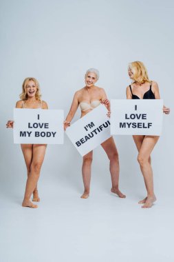 Genç ve temiz görünümlü güzel bir son sınıf öğrencisi, güzel bir fotoğraf, 60 yaşını geçmiş mükemmel bir cilde sahip, yaşlı bir kadın, güzellik ve cilt bakımı ile ilgili kavramlar.