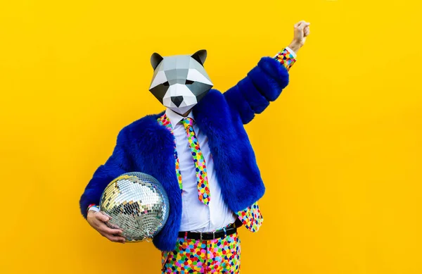 Hombre Feliz Con Divertida Máscara Polietileno Bajo Sobre Fondo Color —  Fotos de Stock