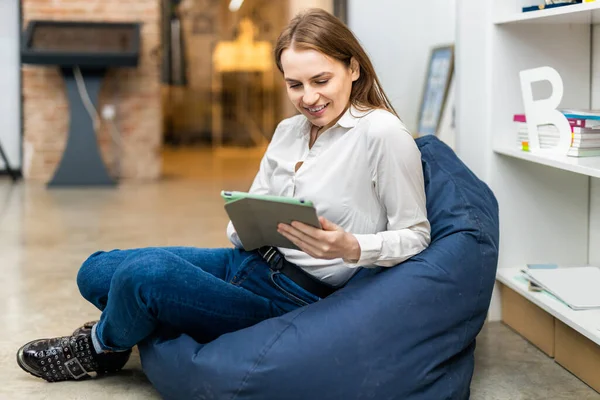 Funcionário Empresa Negócios Que Trabalha Área Relaxamento Empreendedor Com Roupas — Fotografia de Stock