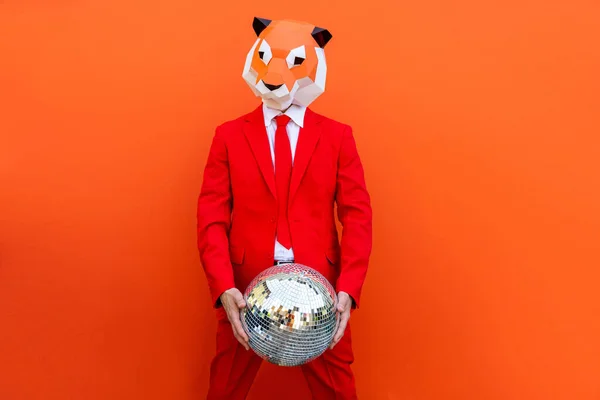 Cool Man Bär Origami Mask Med Snygga Färgade Kläder Kreativt — Stockfoto