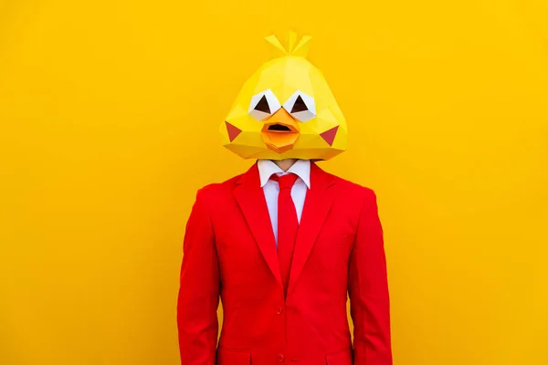 Прохолодний Чоловік Масці Орігамі Стильним Кольоровим Одягом Креативна Концепція Реклами — стокове фото