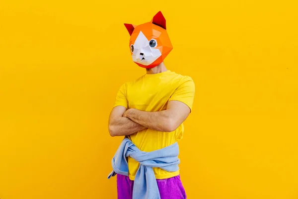 Omul Cool Purtând Mască Origami Haine Colorate Elegante Concept Creativ — Fotografie, imagine de stoc