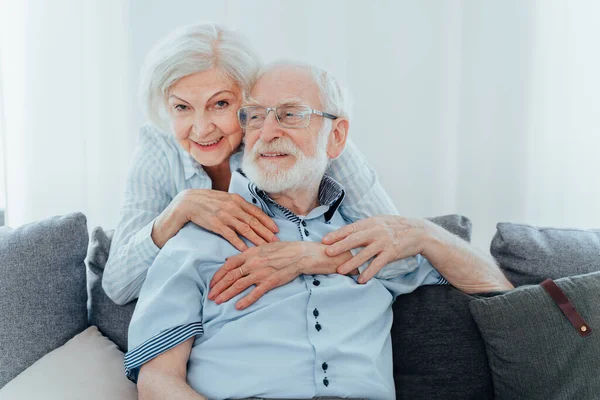 Casal Sênior Juntos Casa Momentos Felizes Pessoas Idosas Cuidando Umas — Fotografia de Stock