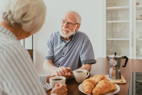 Couple Aîné Prenant Petit Déjeuner Maison Personnes Âgées Vie Quotidienne — Photo