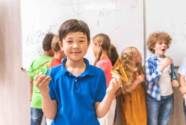 Grupo Multirracial Crianças Escola Primária Alunos Brincalhões Desfrutando Tempo Escola — Fotografia de Stock