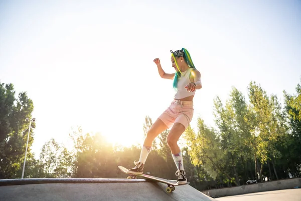 Professionelle Skateboarder Haben Spaß Skatepark — Stockfoto