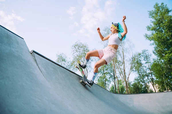 Skatistas Profissionais Divertindo Parque Skate — Fotografia de Stock
