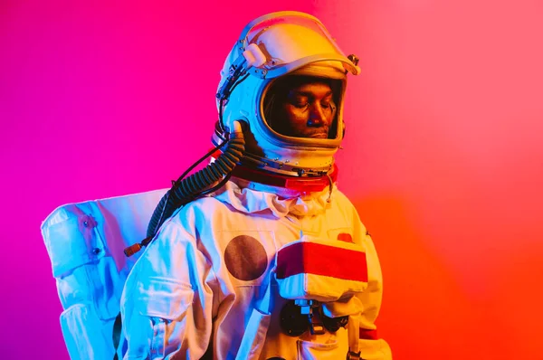Filmový Obraz Astronauta Barevný Portrét Muže Skafandru — Stock fotografie