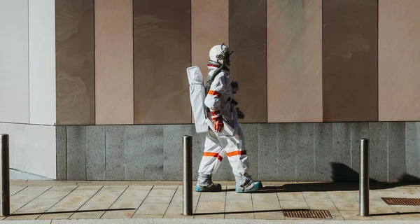 Astronaute Dans Une Station Futuriste Astronaute Combinaison Spatiale Marchant Dans — Photo