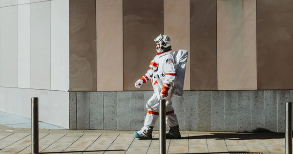 Astronaute Dans Une Station Futuriste Astronaute Combinaison Spatiale Marchant Dans — Photo