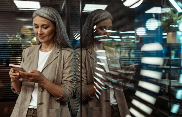 Filmisches Bild Eines Multiethnischen Business Teams Mitarbeiter Arbeiten Einem Modernen — Stockfoto