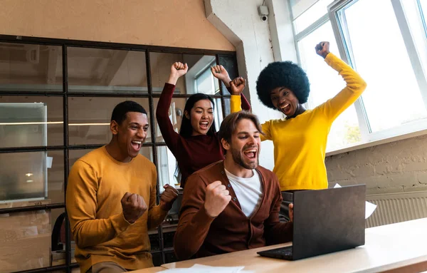 Starta Ett Affärsteam Kontoret Anställda Som Arbetar Med Ett Nytt — Stockfoto